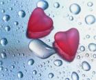Две красные сердца и капли дождя